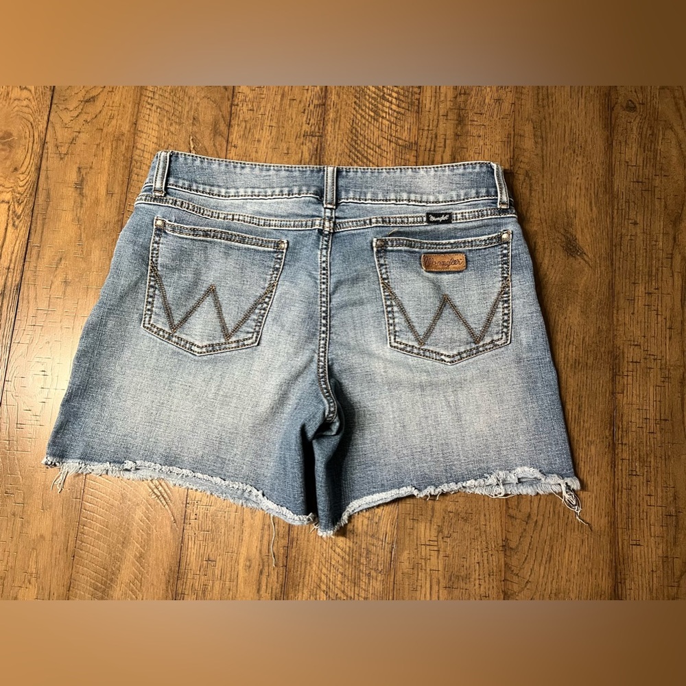Wrangler raw hem jean shorts medium wash sz 13 average cotton blend western wear